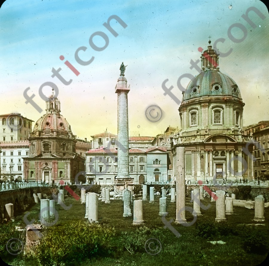 Forum Trajan | Trajan Forum - Foto foticon-simon-035-013.jpg | foticon.de - Bilddatenbank für Motive aus Geschichte und Kultur